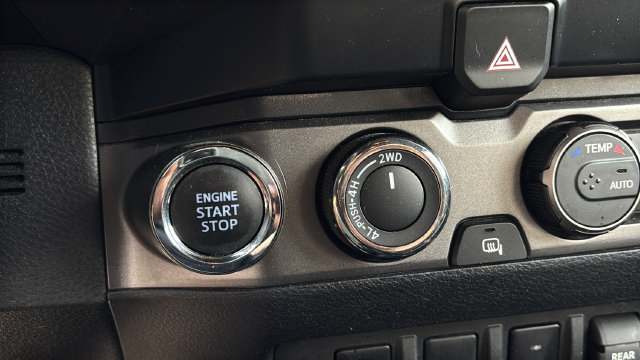 Used 2022 Toyota Tacoma TRD Off-Road w/ Technology Package AWD/4WD image 28