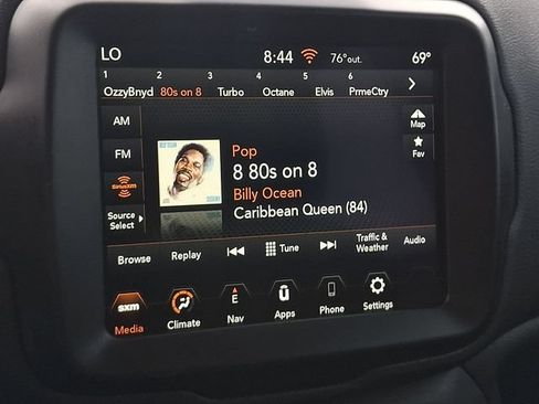 Used 2023 Jeep Renegade Latitude AWD/4WD image 16