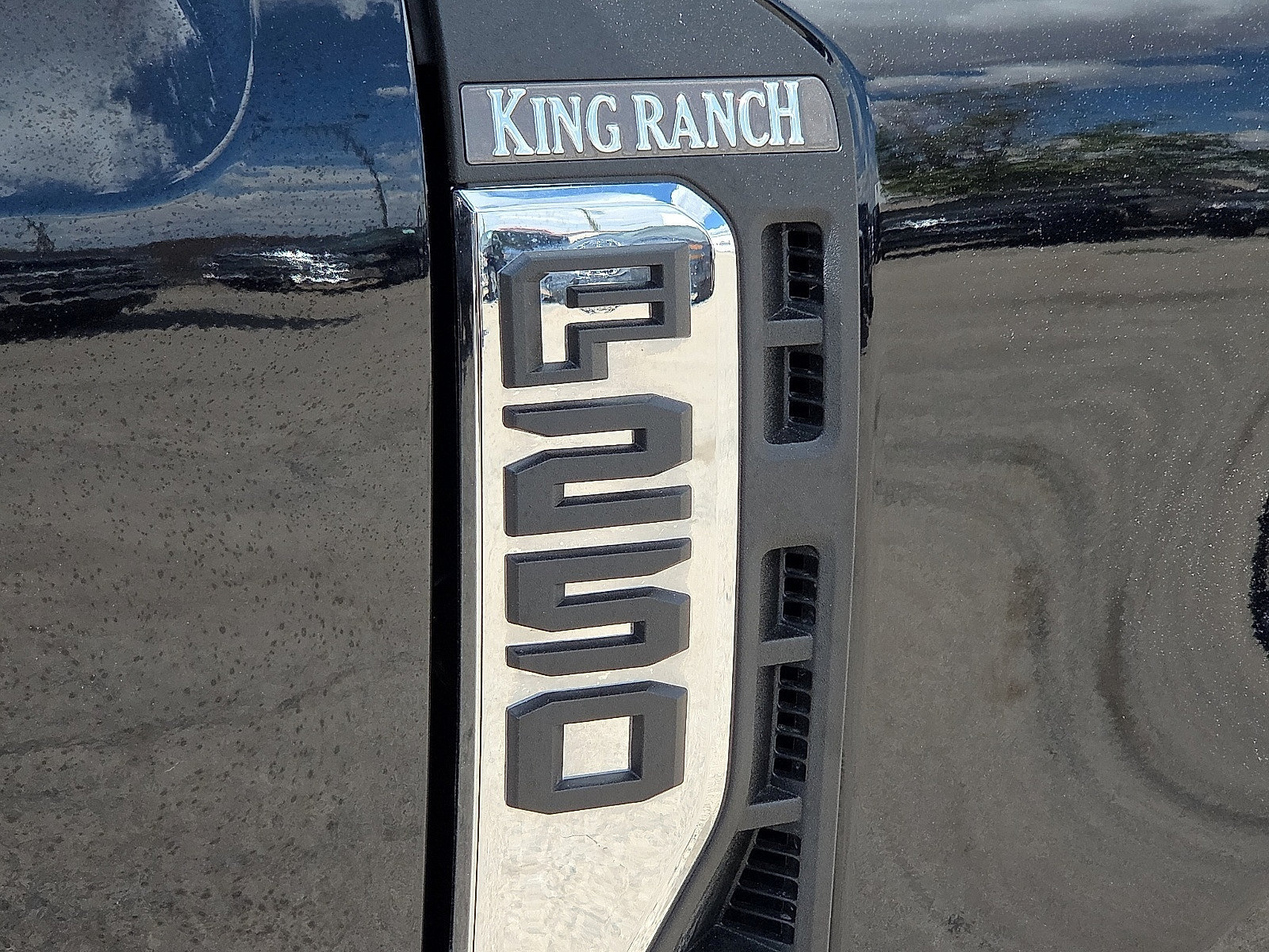 Certified 2024 Ford F250 King Ranch AWD/4WD image 8