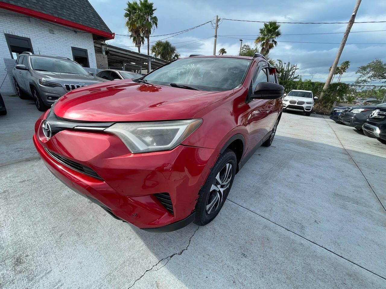 Used 2016 Toyota RAV4 LE FWD image 2