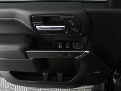 Used 2020 Chevrolet Silverado 2500 LTZ w/ LTZ Premium Package image 16