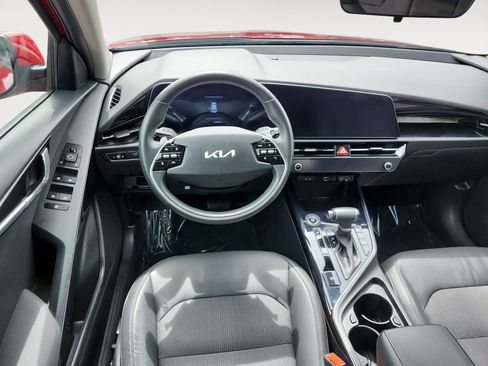 Used 2023 Kia Niro EX FWD image 11