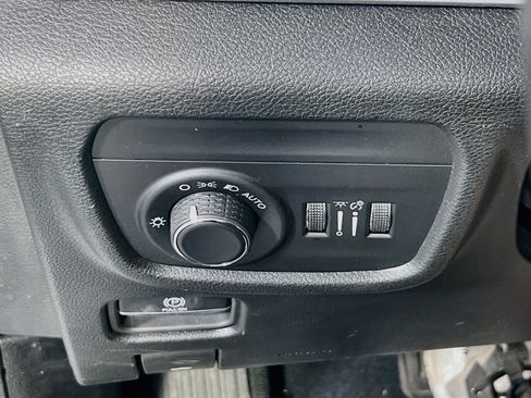 Used 2023 Jeep Grand Cherokee Altitude AWD/4WD image 10
