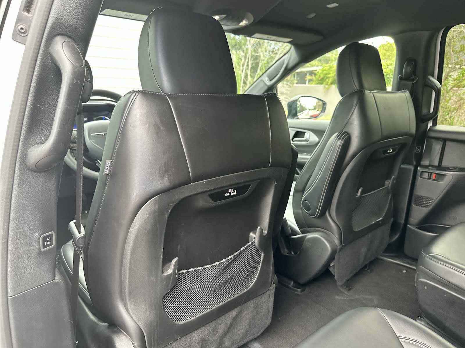 Used 2024 Chrysler Pacifica Limited FWD image 16