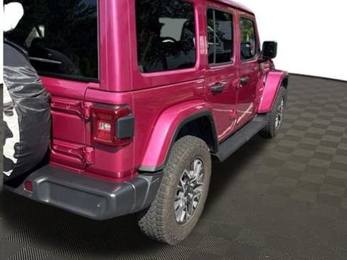Used 2024 Jeep Wrangler Unlimited Sahara w/ Technology Group AWD/4WD image 6
