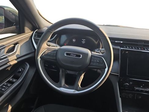 Used 2025 Jeep Grand Cherokee L Laredo w/ Luxury Tech Group I RWD image 12