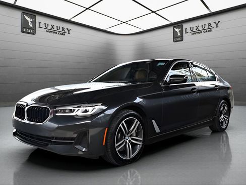 Used 2023 BMW 530i xDrive w/ Premium Package AWD/4WD image 4
