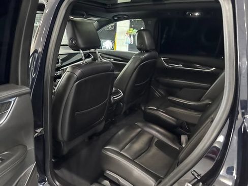 Used 2021 Cadillac XT6 Premium Luxury AWD/4WD image 15