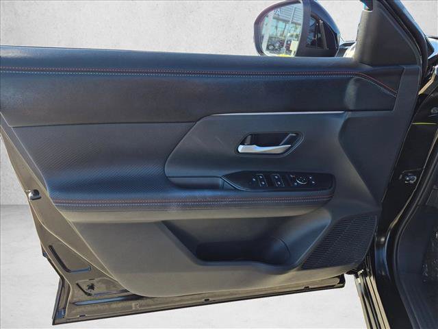 Certified 2025 Nissan Kicks SR FWD image 10