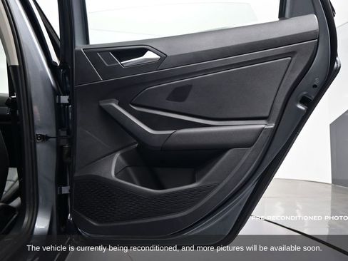 Used 2022 Volkswagen Jetta SE image 32