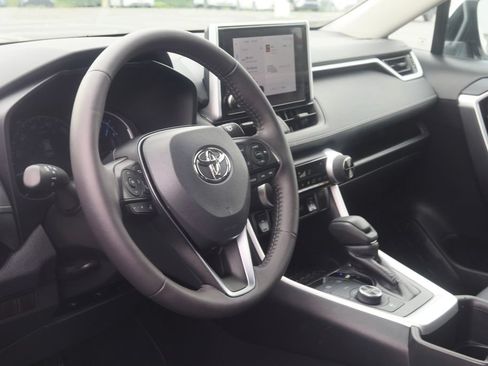 Used 2025 Toyota RAV4 XLE w/ Weather Package AWD/4WD image 19
