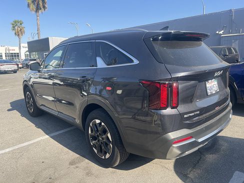 Used 2025 Kia Sorento S w/ Panoramic Sunroof Package FWD image 3