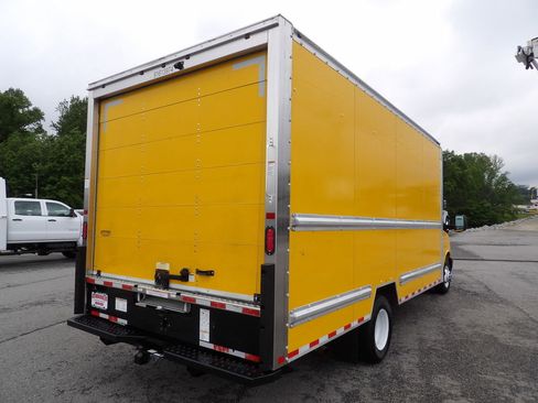 Used 2019 GMC Savana 3500 Extended w/ Driver Convenience Package image 7