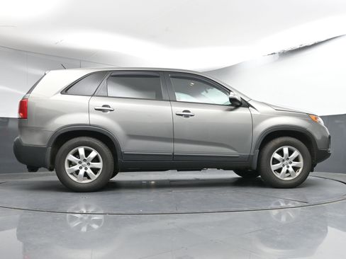 Used 2012 Kia Sorento LX w/ Third Row Pkg image 21