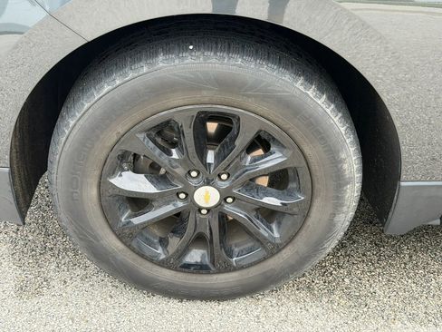 Used 2018 Chevrolet Equinox LT FWD image 9