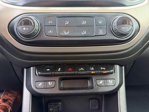 Used 2021 GMC Canyon Denali AWD/4WD image 9