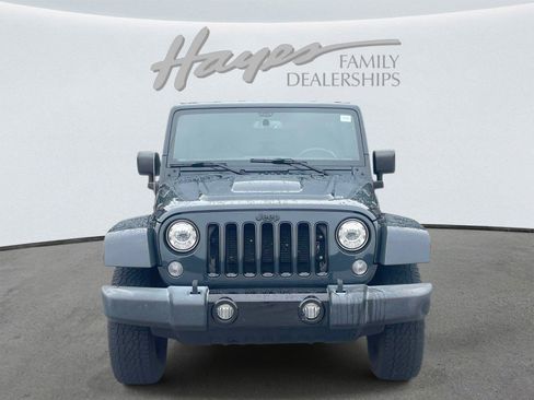Used 2017 Jeep Wrangler Unlimited Sahara AWD/4WD image 8