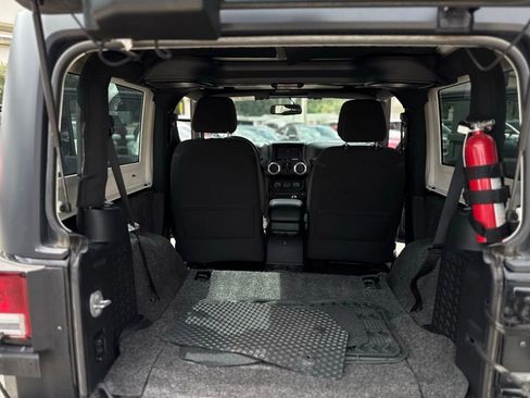 Used 2016 Jeep Wrangler Rubicon w/ Power Convenience Group image 26