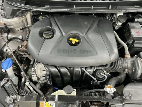 Used 2014 Hyundai Elantra SE FWD image 22