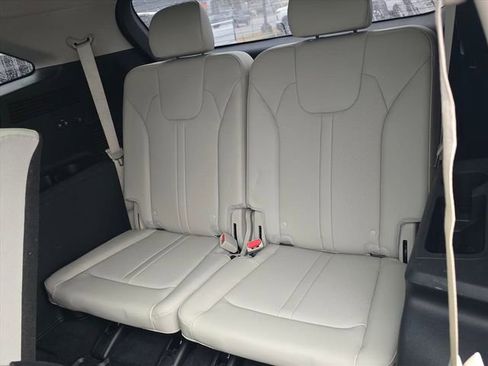 Used 2022 Kia Sorento S w/ Panoramic Sunroof Package image 18