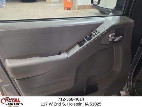 Used 2020 Nissan Frontier SV w/ Midnight Edition Floor Mats image 11