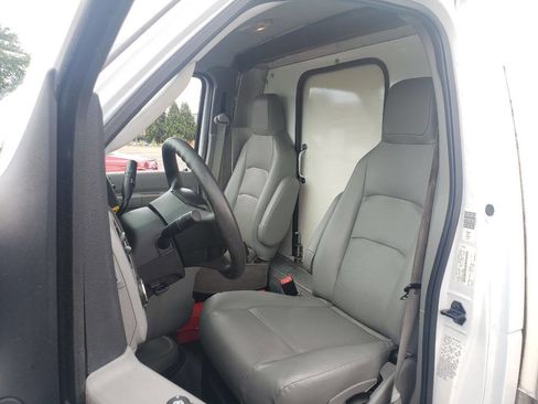 Used 2022 Ford E-450 and Econoline 450 Super Duty w/ Power Windows & Locks Group image 12