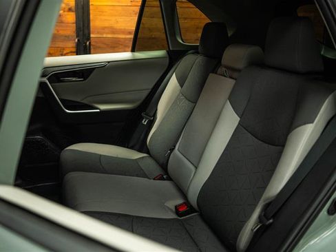 Used 2021 Toyota RAV4 XLE FWD image 10