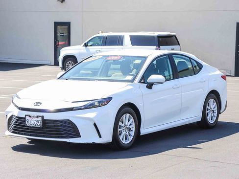 Certified 2025 Toyota Camry LE FWD image 3
