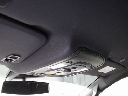 Used 2024 GMC Yukon XL SLT w/ SLT Luxury Package image 27