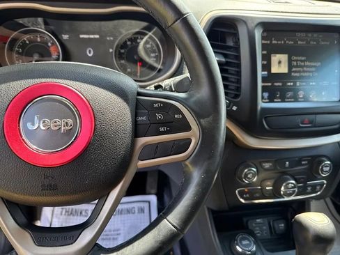 Used 2017 Jeep Cherokee Limited AWD/4WD image 18