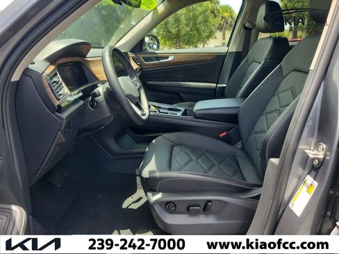 Used 2025 Volkswagen Atlas SE FWD image 21