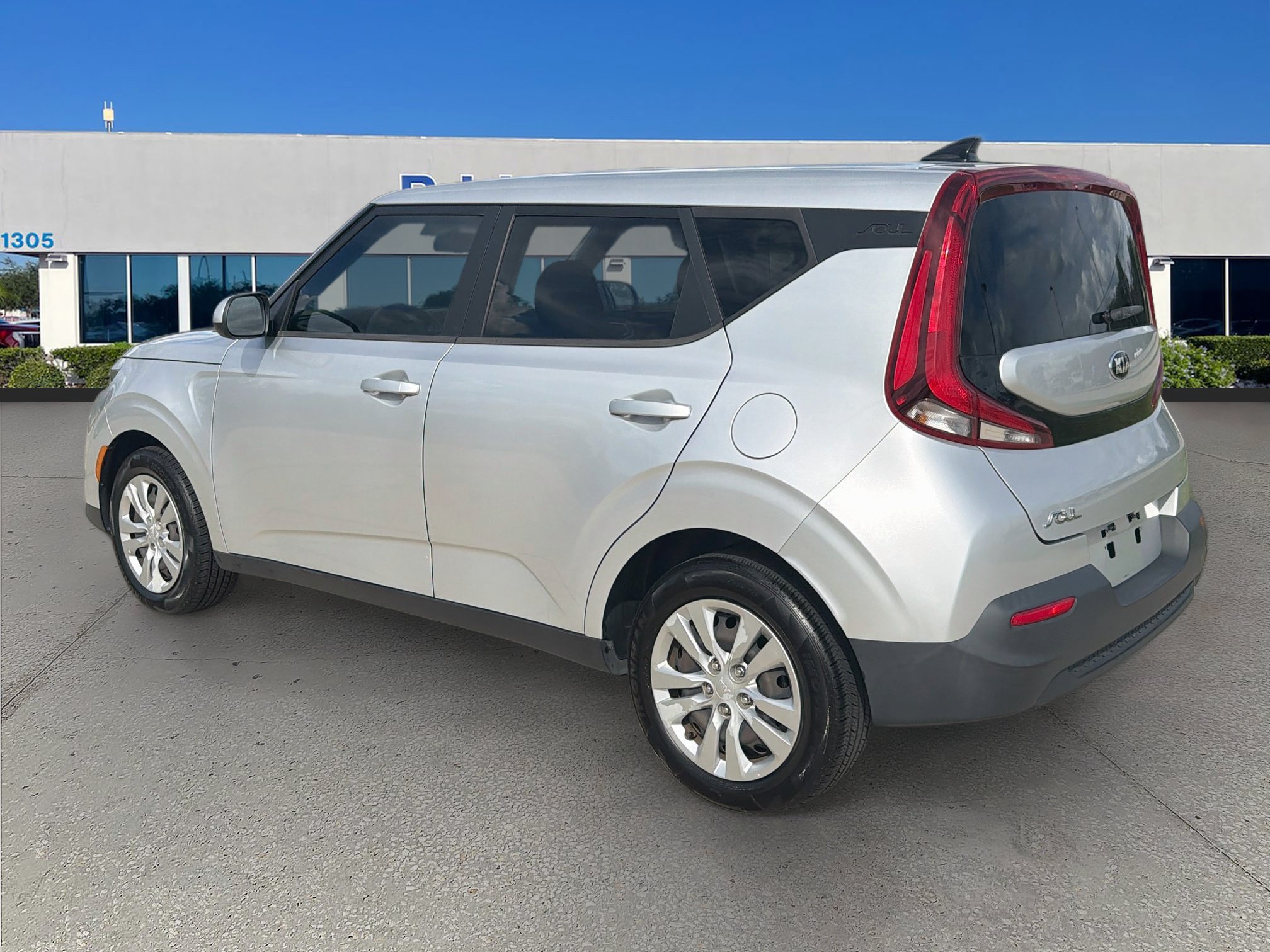Used 2021 Kia Soul LX FWD image 3