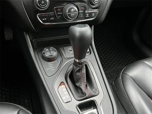 Used 2019 Jeep Cherokee Trailhawk w/ Cold Weather Group image 28