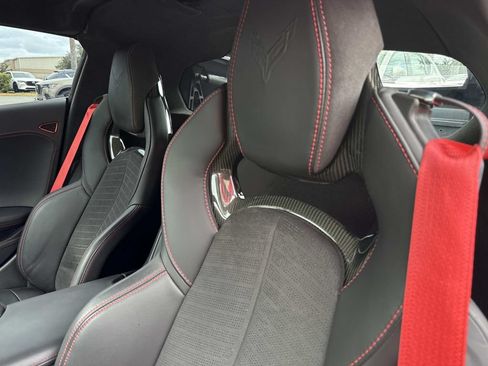 Used 2022 Chevrolet Corvette Stingray Premium Cpe w/ Z51 Performance Package RWD image 17