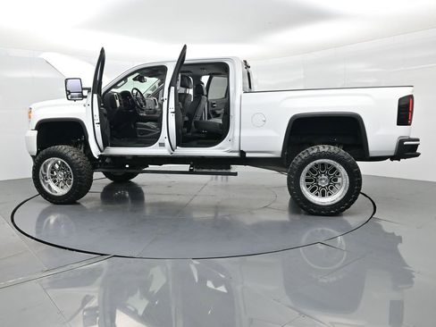 Used 2017 GMC Sierra 2500 Denali w/ Duramax Plus Package image 39