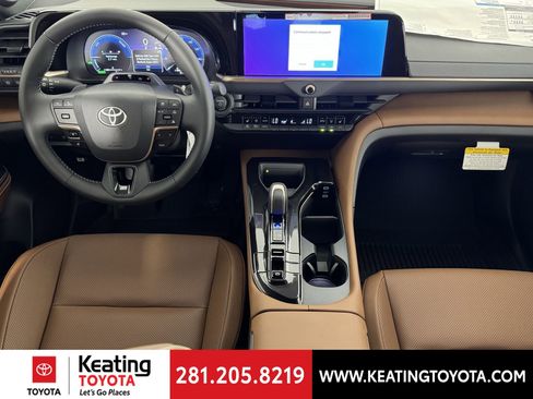 New 2025 Toyota Crown Signia image 7