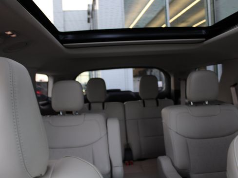 Used 2023 Ford Explorer Platinum w/ Technology Package image 39