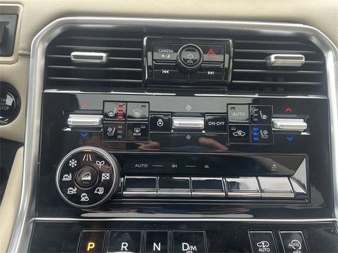 Certified 2025 Nissan Armada Platinum Reserve image 22