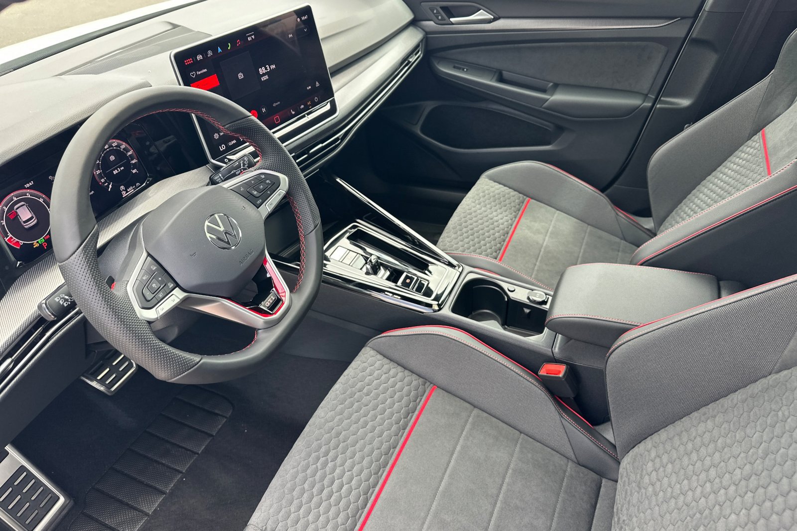 New 2026 Volkswagen GTI SE FWD image 8