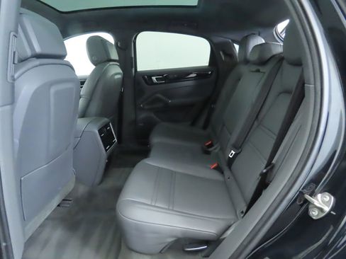 Used 2020 Porsche Cayenne image 22