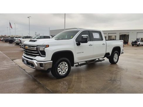 Used 2025 Chevrolet Silverado 2500 LTZ w/ LTZ Convenience Package image 4