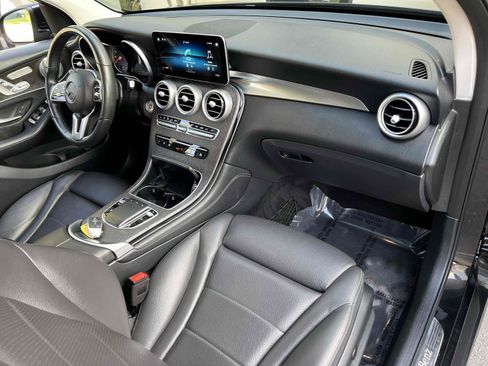 Used 2020 Mercedes-Benz GLC 300 4MATIC w/ Premium Package image 27