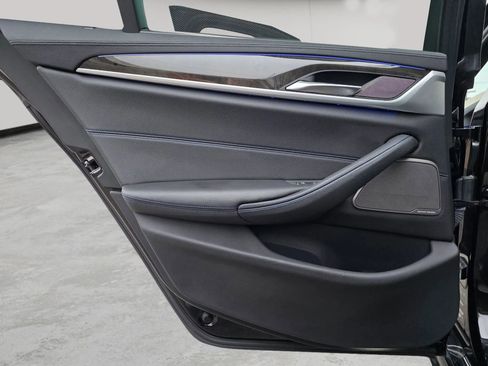 Used 2018 BMW 530e xDrive image 49