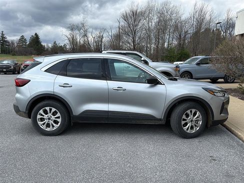 Used 2023 Ford Escape Active image 5