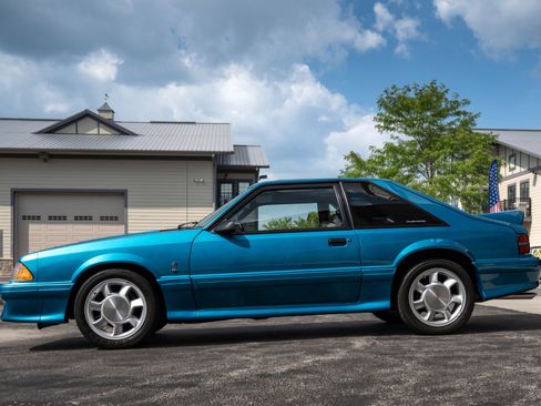 Used 1993 Ford Mustang Cobra RWD image 3