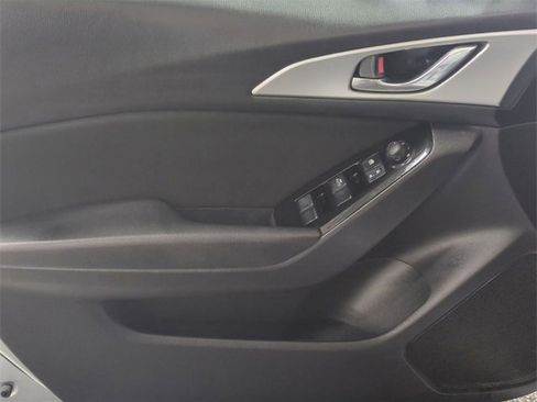 Used 2017 MAZDA MAZDA3 Sport image 19
