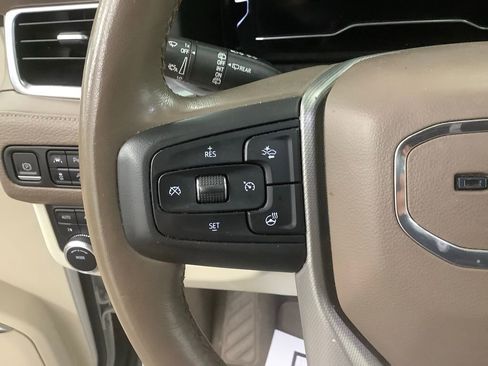 Used 2022 GMC Yukon XL Denali AWD/4WD image 16