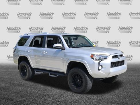 Used 2018 Toyota 4Runner SR5 Premium AWD/4WD image 2