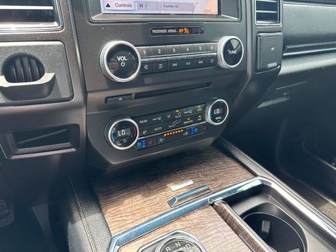 Used 2018 Ford Expedition Limited AWD/4WD image 21