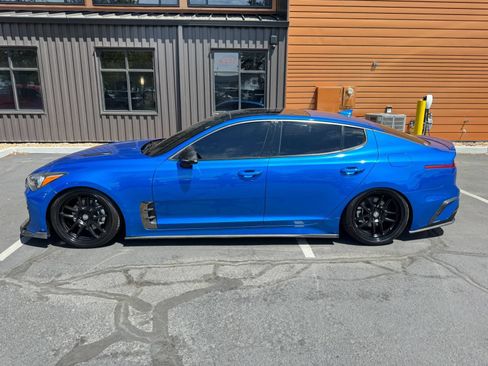 Used 2020 Kia Stinger GT-Line w/ Sun & Sound Package RWD image 2